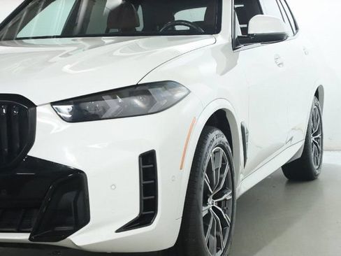 Used 2024 BMW X5 xDrive40i w/ M Sport Package AWD/4WD image 5
