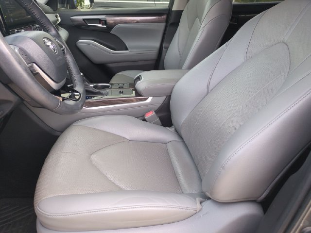 Used 2023 Toyota Highlander Limited FWD image 22