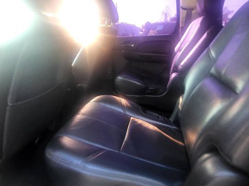 Used 2012 Chevrolet Suburban LT RWD image 34