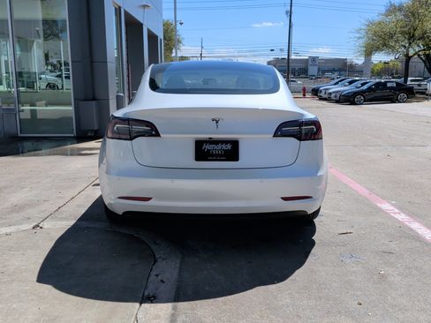 Used 2021 Tesla Model 3 Standard Range Plus image 9