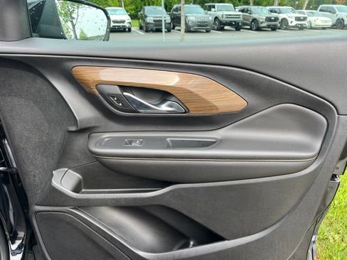 Used 2021 GMC Terrain SLE FWD image 9