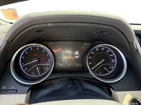 Used 2020 Toyota Camry XLE FWD image 11