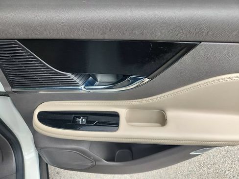 Used 2022 Lincoln Corsair AWD w/ Premium Package image 31