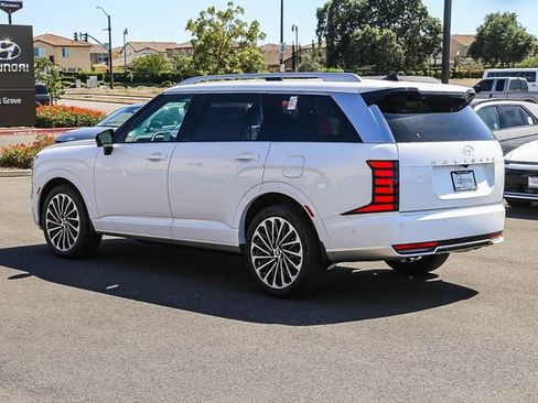New 2026 Hyundai Palisade Calligraphy FWD image 2