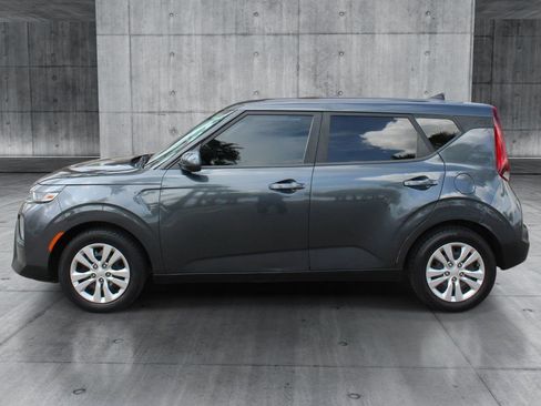 Used 2022 Kia Soul LX FWD image 2