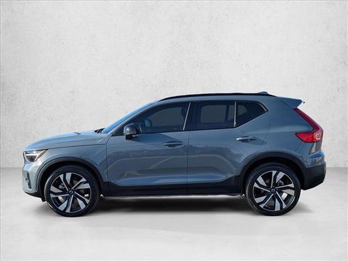 Used 2023 Volvo XC40 B5 Plus w/ Protection Package Premier image 9