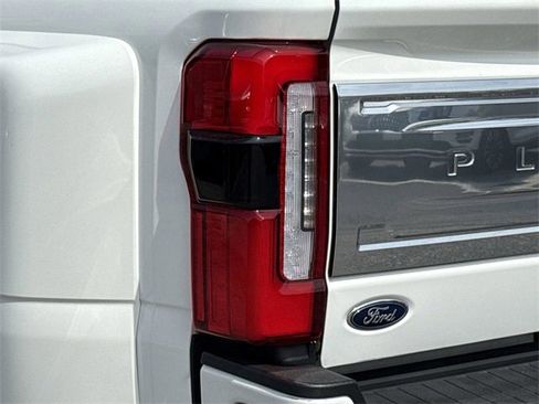 Certified 2023 Ford F450 Platinum w/ FX4 Off-Road Package image 40