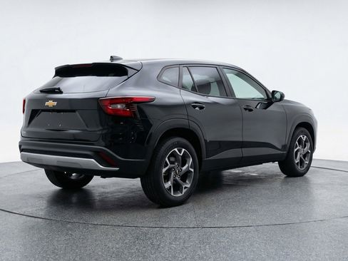 Used 2025 Chevrolet Trax LT FWD image 9