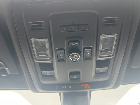 Used 2021 GMC Yukon Denali w/ Denali Premium Package image 26