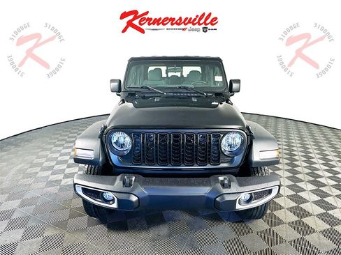 New 2025 Jeep Gladiator Sport image 2