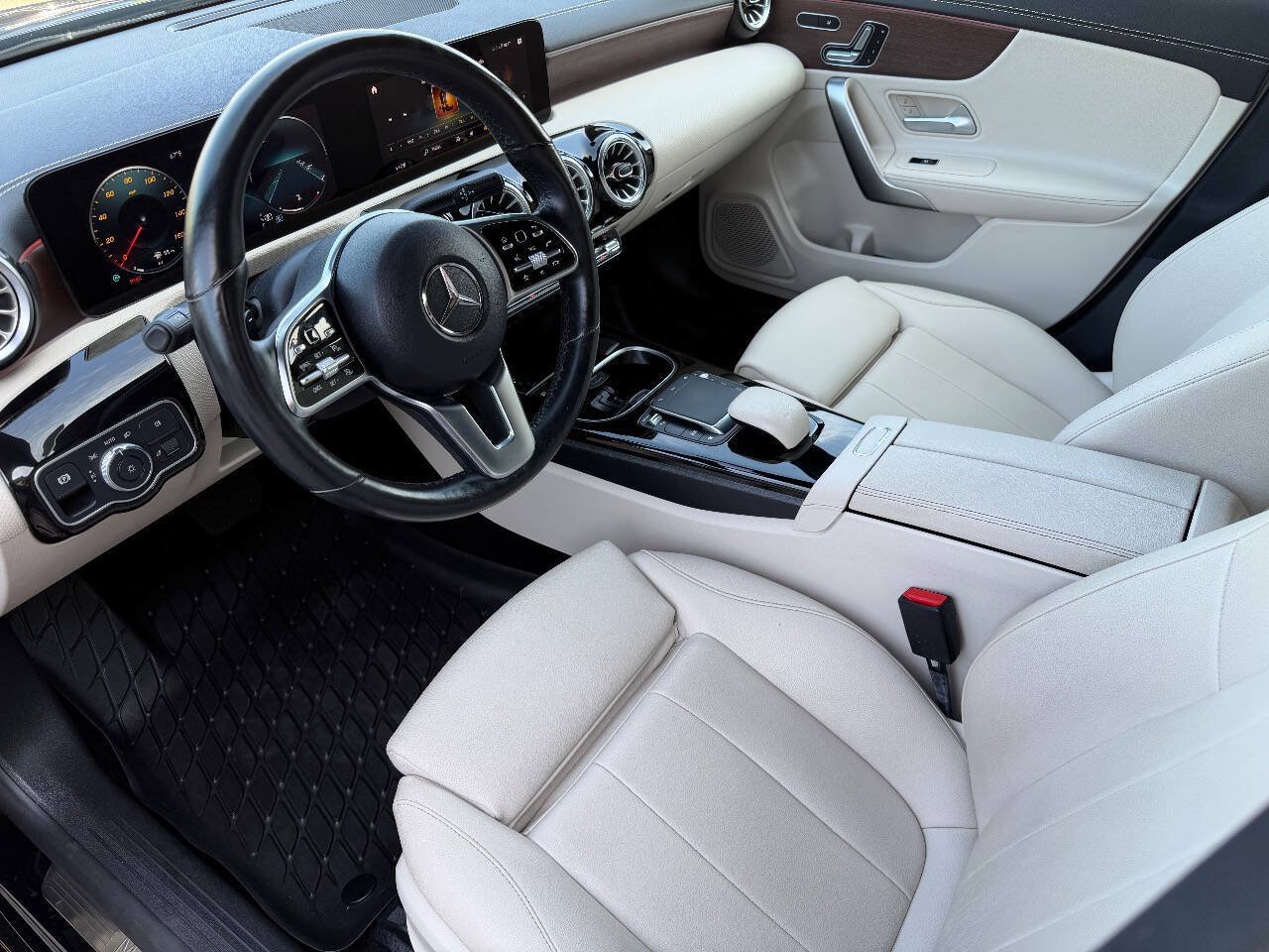 Used 2023 Mercedes-Benz CLA 250 4MATIC w/ Premium Package image 17