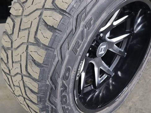 Used 2018 Jeep Wrangler Unlimited Sport image 32