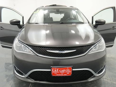 Used 2017 Chrysler Pacifica Touring-L Plus FWD image 31
