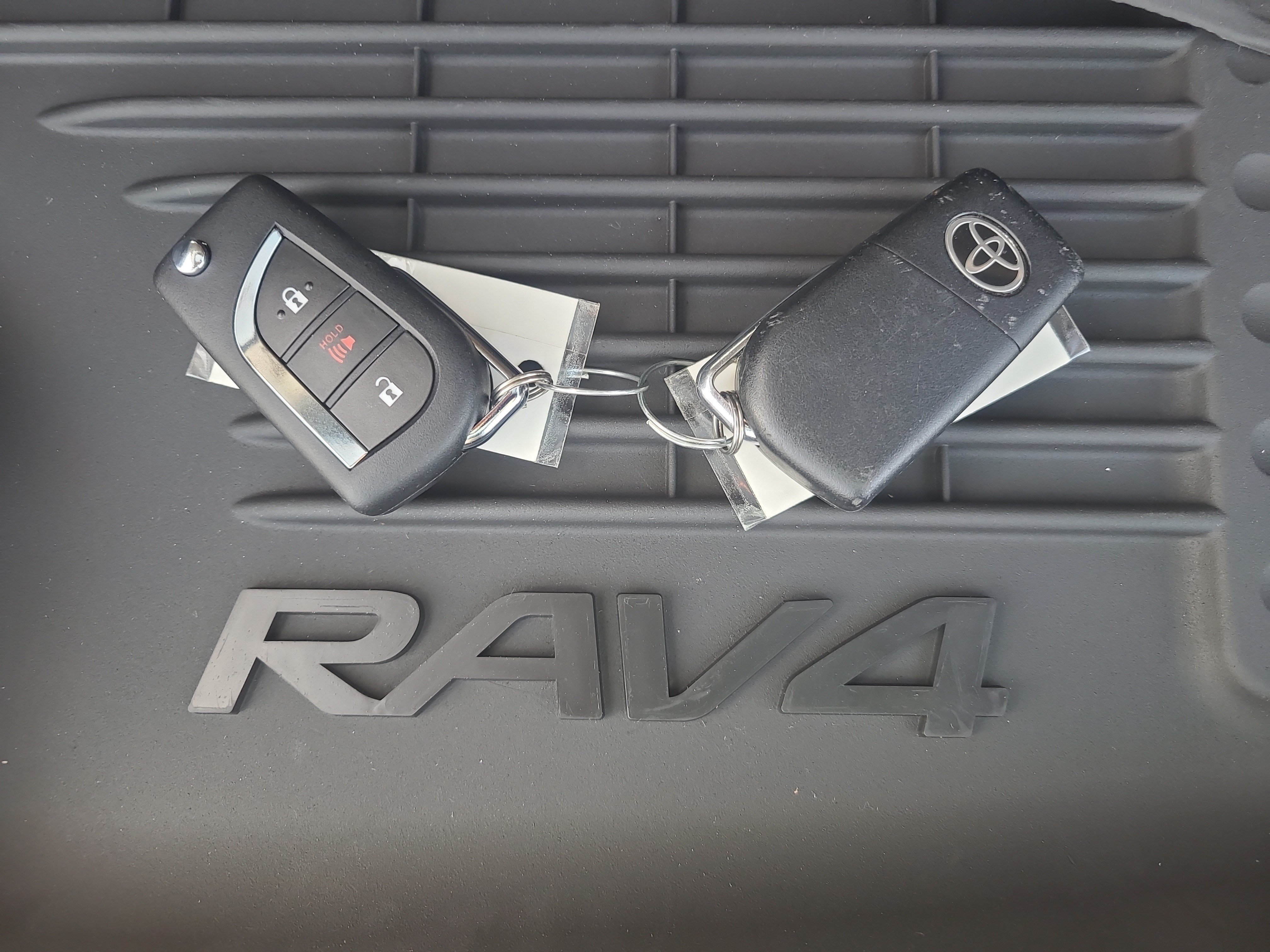 Certified 2025 Toyota RAV4 LE AWD/4WD image 30