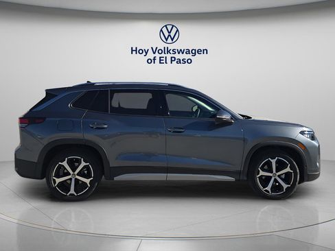 New 2026 Volkswagen Tiguan SE image 2