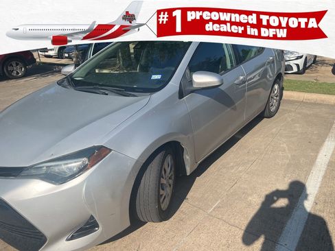 Used 2017 Toyota Corolla LE FWD image 1