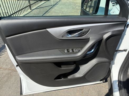 Used 2025 Chevrolet Blazer LT FWD image 18