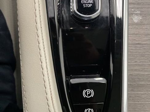 Certified 2023 Volvo XC90 B6 Plus image 24