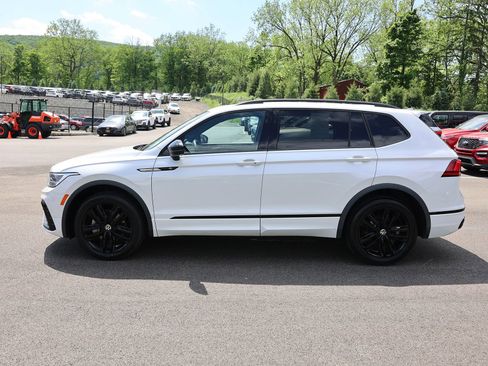 Used 2022 Volkswagen Tiguan SE R-Line AWD/4WD image 4