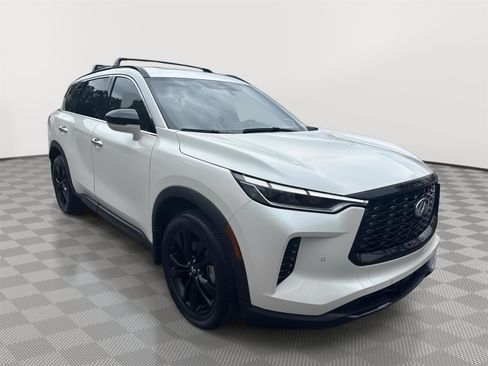 Certified 2025 INFINITI QX60 Luxe w/ Black Edition image 4