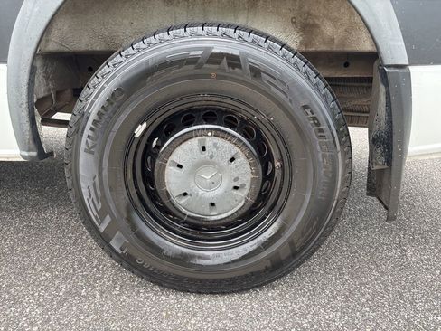 Used 2016 Mercedes-Benz Sprinter 2500 image 12