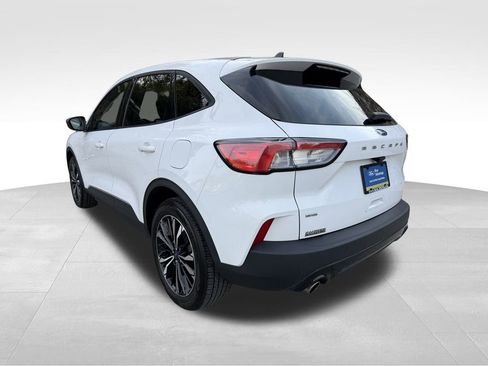 Certified 2022 Ford Escape SE w/ SE Sport Appearance Package image 5