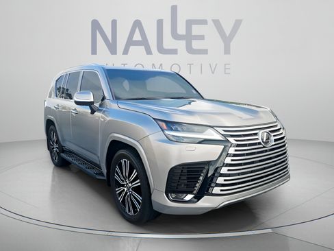 Used 2022 Lexus LX 600 4WD w/ Accessory Package (Z1) image 5