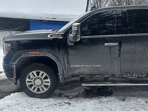 Certified 2021 GMC Sierra 2500 Denali w/ Denali Ultimate Package image 3