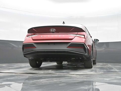 Used 2025 Hyundai Elantra SEL FWD image 34