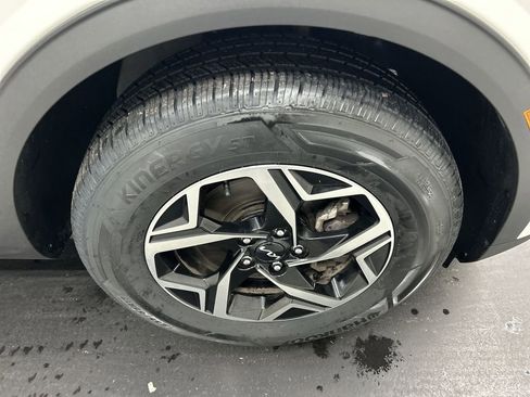 Used 2023 Kia Sportage LX image 8