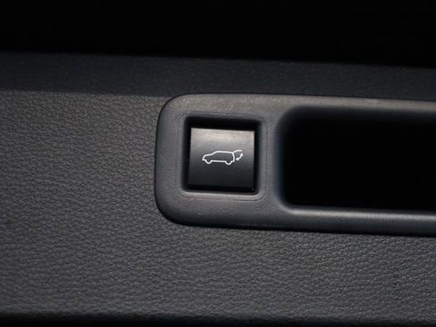 Used 2024 Toyota Highlander LE image 29