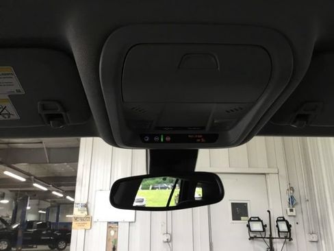 Used 2024 GMC Terrain SLE w/ Driver Convenience Package FWD image 23