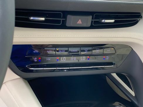 Certified 2023 Buick Envision Avenir AWD/4WD image 13