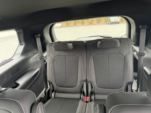 New 2026 Jeep Grand Cherokee L Laredo image 11