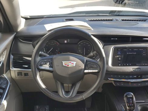 Used 2023 Cadillac XT4 Premium Luxury FWD image 18