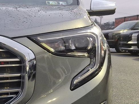 Used 2019 GMC Terrain Denali w/ Advanced Safety Package image 8