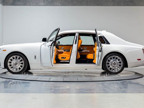 Used 2022 Rolls-Royce Phantom Sedan w/ The Phantom Package RWD image 54