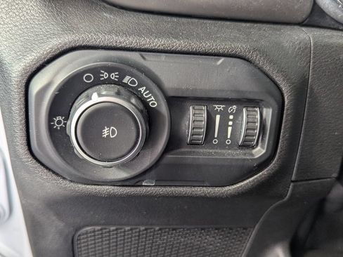 Used 2019 Jeep Wrangler Sport AWD/4WD image 14