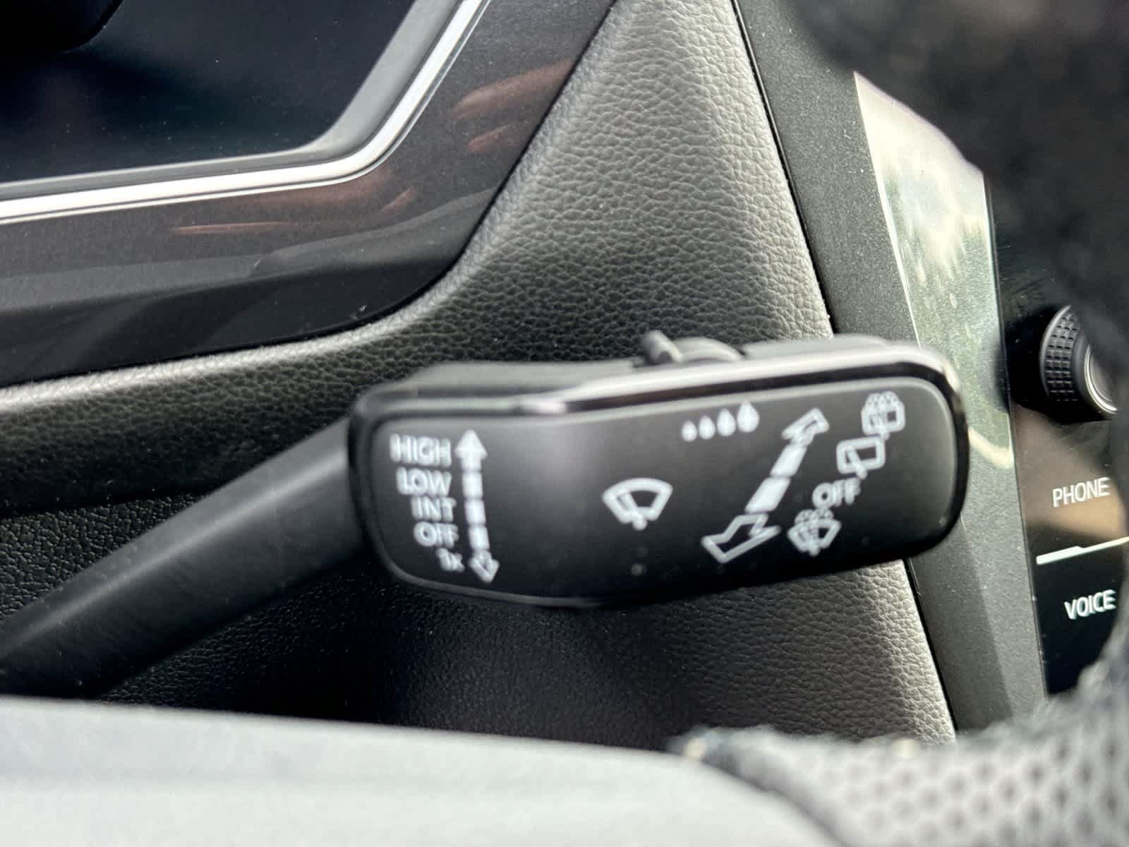 Used 2024 Volkswagen Tiguan SE R-Line FWD image 31