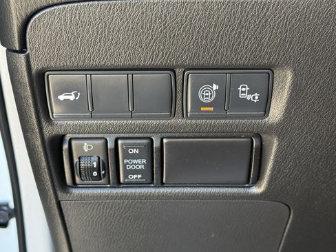 Used 2017 Nissan Armada Platinum w/ Captain Seat Package image 26