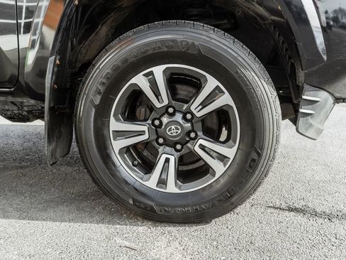 Used 2019 Toyota Tacoma TRD Sport image 5