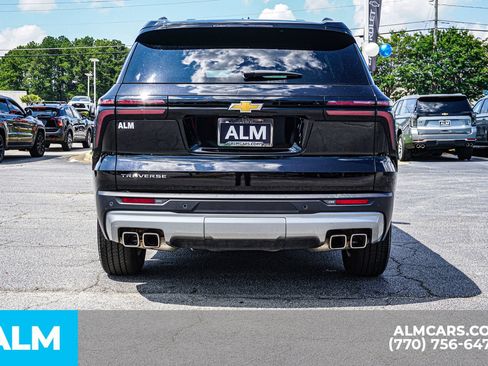 Used 2025 Chevrolet Traverse LT FWD image 12