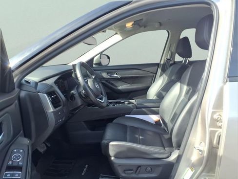 Used 2024 Nissan Rogue SL image 24