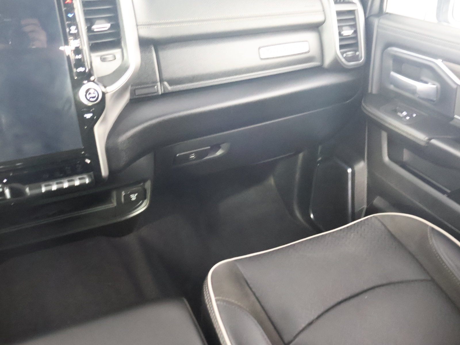 Used 2026 RAM 2500 Laramie AWD/4WD image 35
