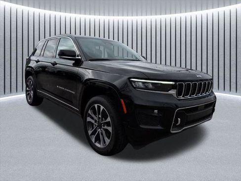 Certified 2024 Jeep Grand Cherokee Overland w/ Luxury Tech Group IV AWD/4WD image 2