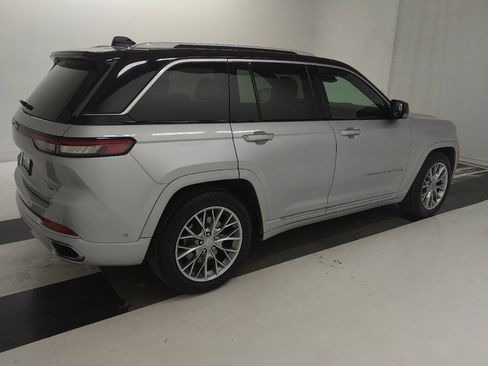 Used 2022 Jeep Grand Cherokee Summit w/ Luxury Tech Group V image 10