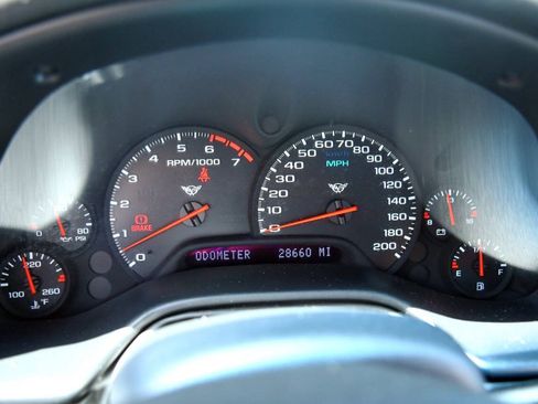 Used 2004 Chevrolet Corvette Coupe w/ Roof Package RWD image 25