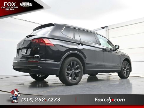 Used 2024 Volkswagen Tiguan SE w/ Panoramic Sunroof Package AWD/4WD image 25