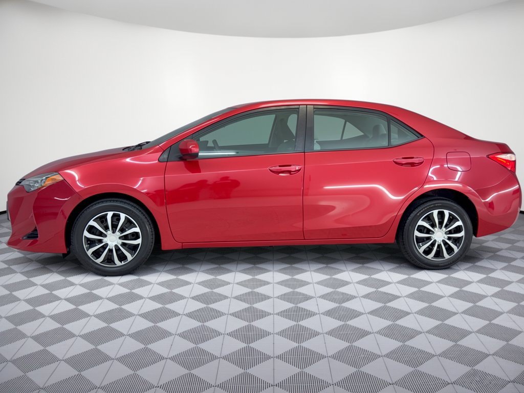 Used 2018 Toyota Corolla LE w/ Carpet Mat Package (TMS) FWD image 2