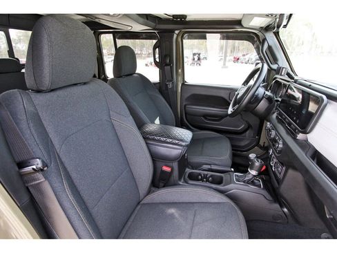 Used 2025 Jeep Gladiator Sport image 26